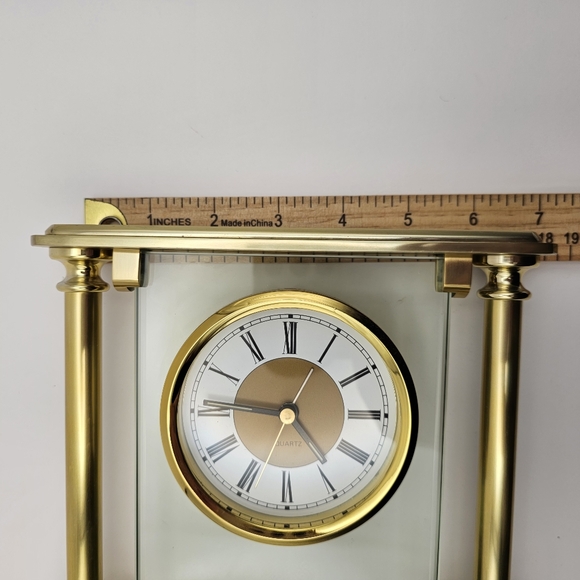 Elegant Gold Quartz Table Clock - Picture 4 of 6
